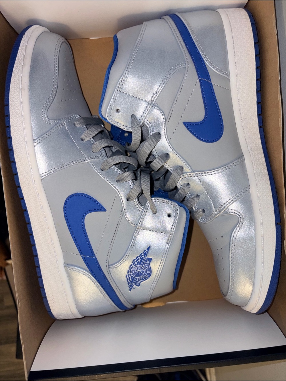 Jordan 1 Mid
Wolf Grey Sport Blue